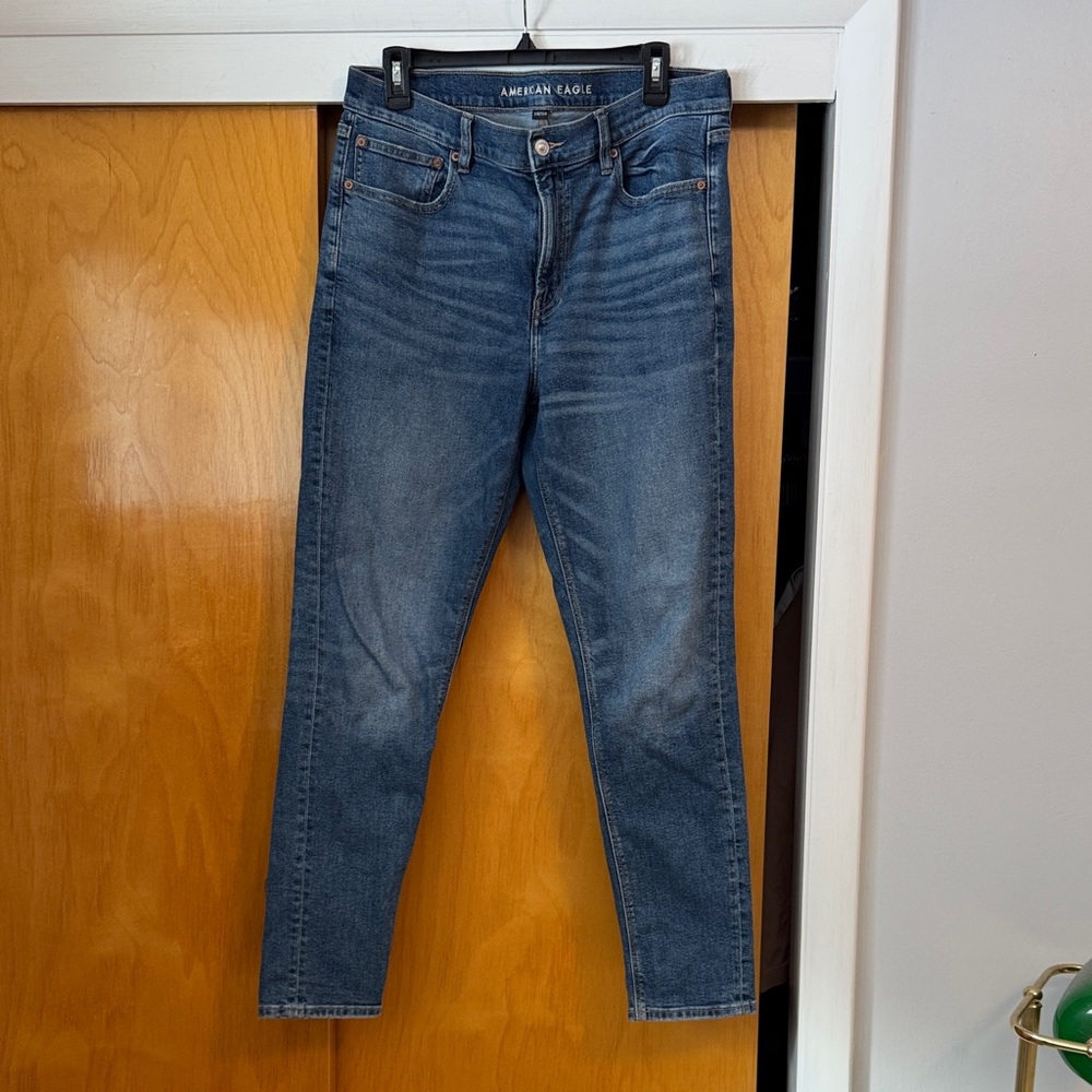 American Eagle Outfitters Women’s 90’s Skinny Jean